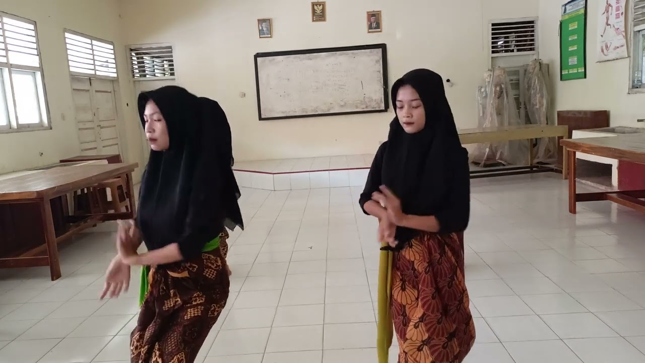 SENI TARI PRAKTEK SENI BUDAYA - SMP PARAMARTA 1 SEPUTIH BANYAK