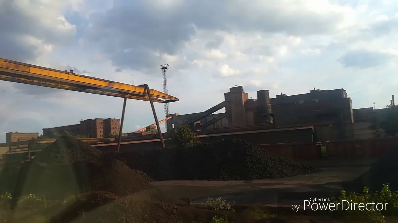 Duna&uacute;jv&aacute;rosi Dunaferr k&uuml;l&ouml;nvonat, a vasmű bej&aacute;r&aacute;sa busszal