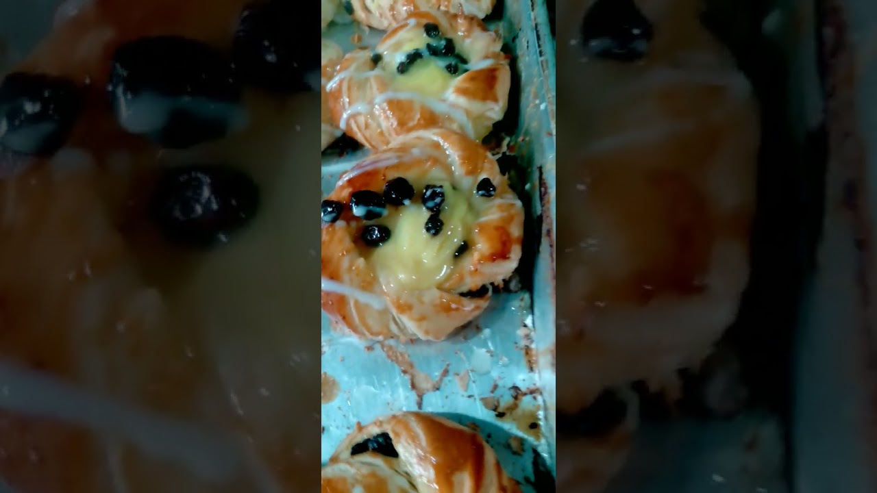 Rosca doce semi folheada com gota de chocolate mais uma do chef 