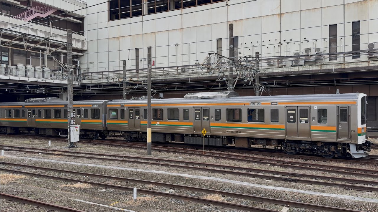 【4K高画質】【211系A9編成４両  OM出場前構内試運転に伴う返却回送（全検・延命化改造工事）】国鉄211系3000番台ﾀｶA9編成が回送幕で警笛鳴らし構内を発車！（試9999）2026.2.17