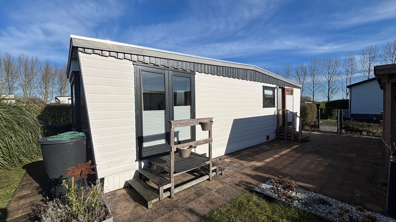 Te koop: verzorgd chalet op koopgrond Zeeland
