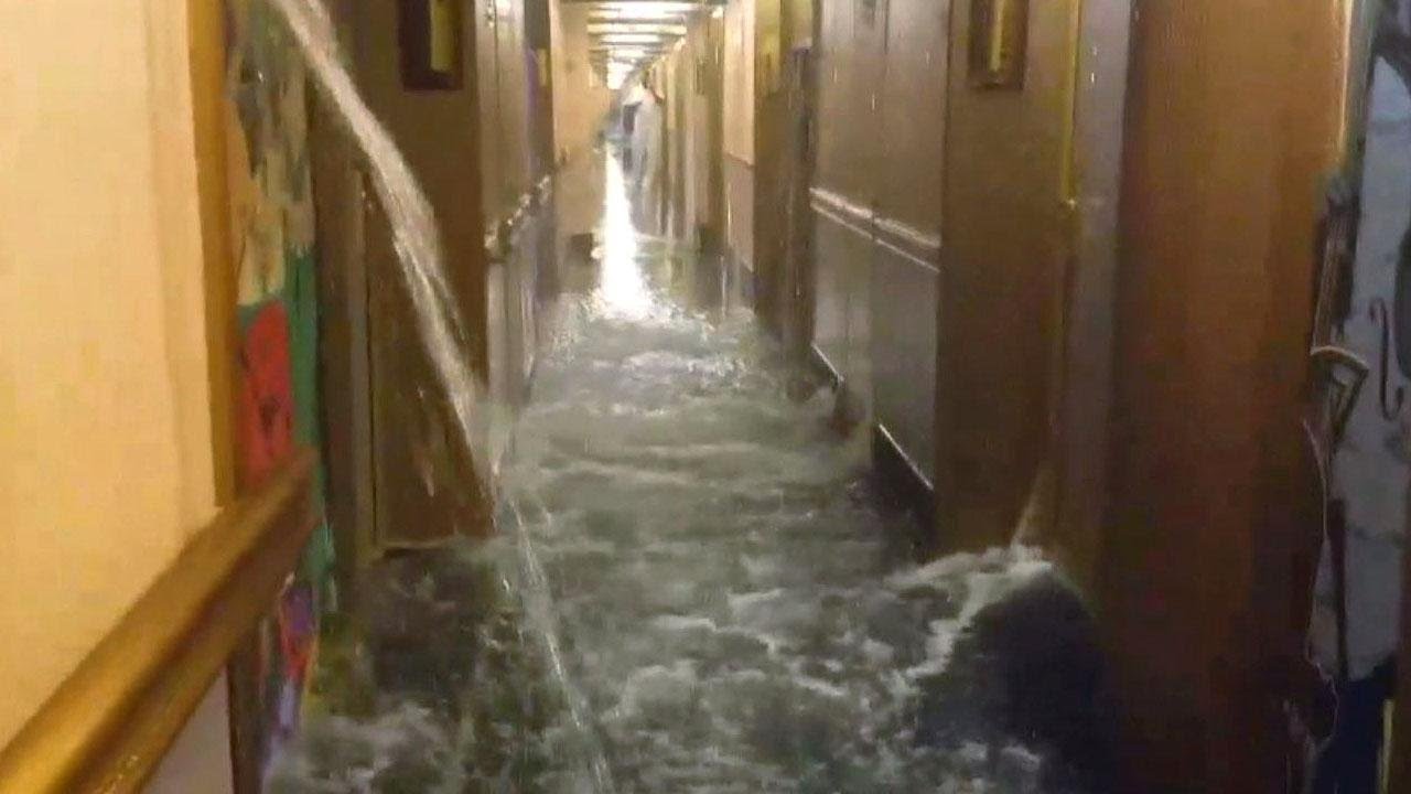 Passengers on Flooded Carnival Ship Say It Reminds Them of &lsquo;Titanic&rsquo;
