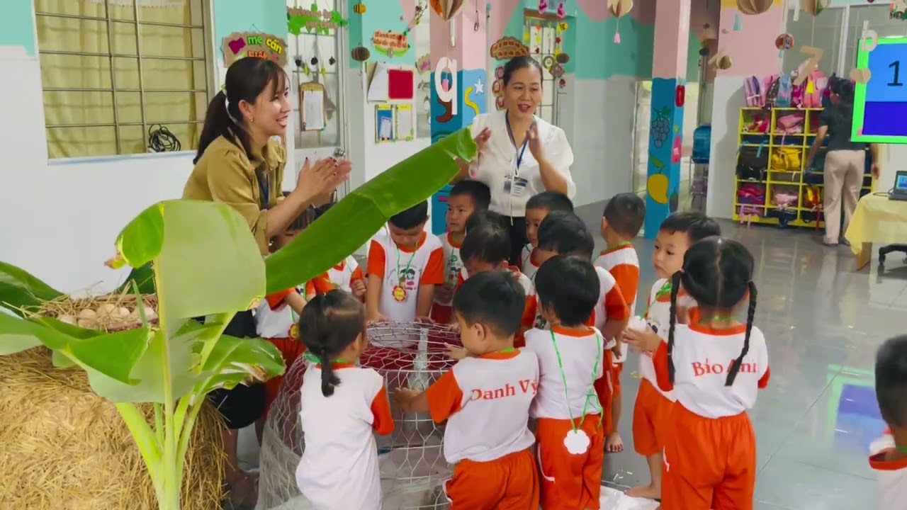 Vi deo hoạt động khám phá khoa học 