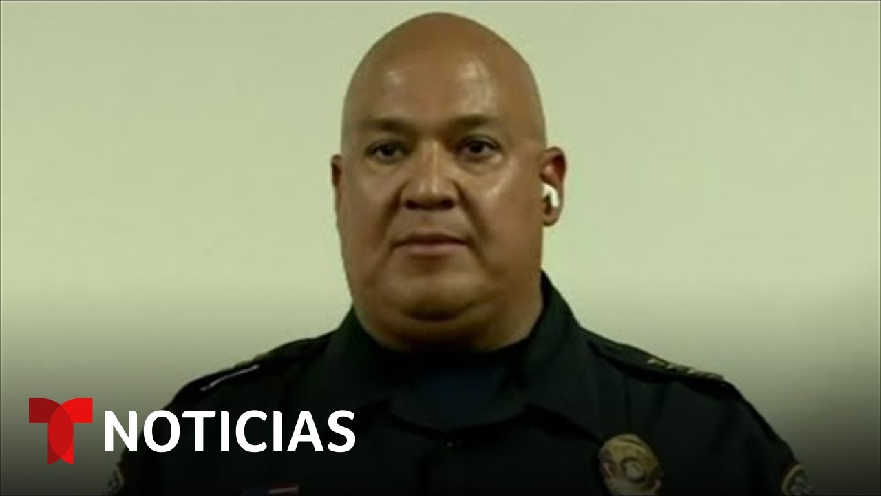 Uvalde: despiden a jefe de la policía escolar Pete Arredondo | Noticias Telemundo