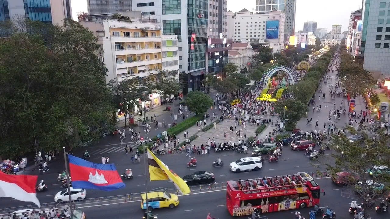 FLYCAM 4K - THIÊN LONG - CẢNG BẠCH ĐẰNG - ĐƯỜNG HOA NGUYỄN HUỆ.   TP. HCM .CITY.VIET NAM , 4K FLYCAM