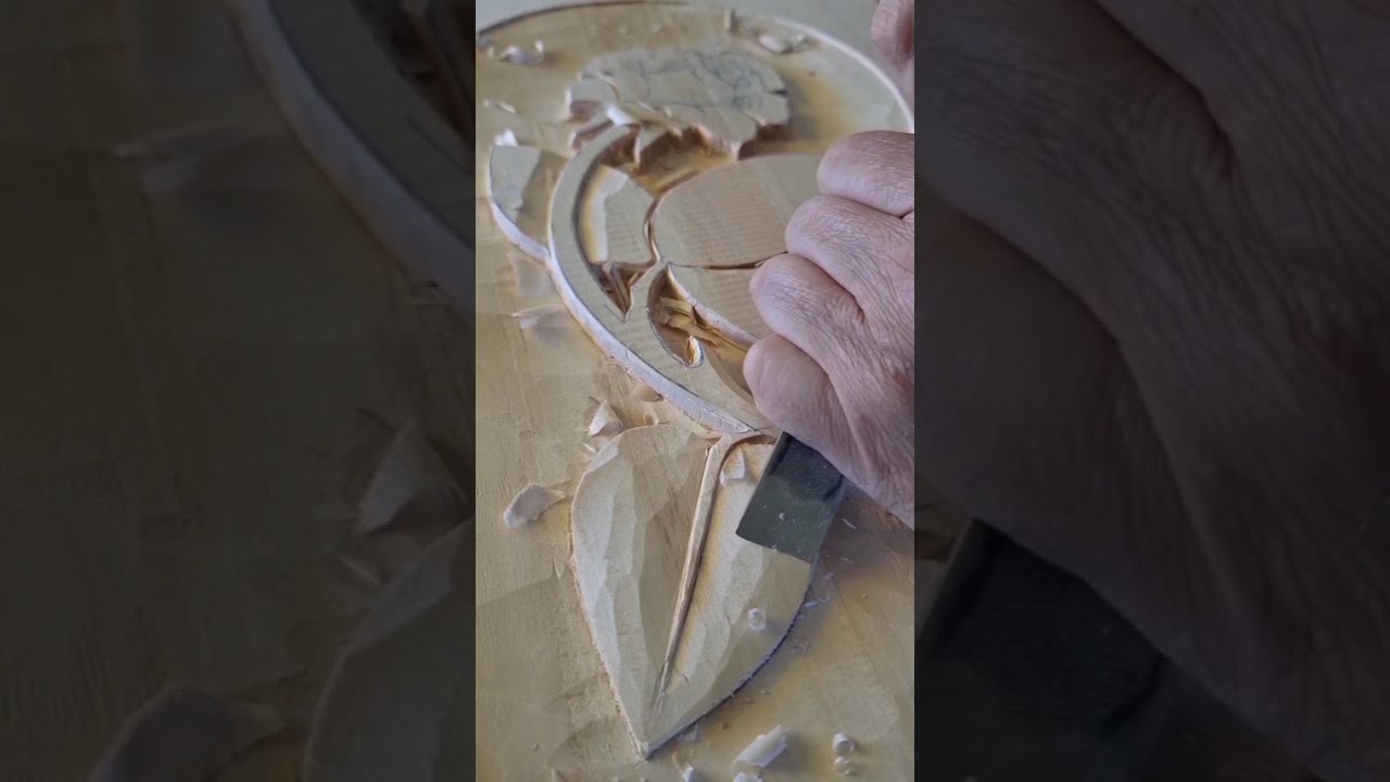 Reliefschnitzen leicht gemacht – Rose aus Lindenholz selber schnitzen | Anleitung & Werkzeugtipps