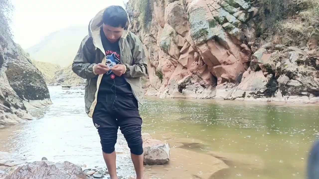 bajo la lluvia hay mas probabilidad de agarrar truCHAS #pesca
