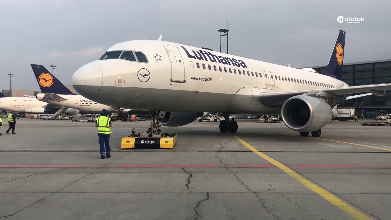 Mototok Spacer 8600 in daily Pushback operation