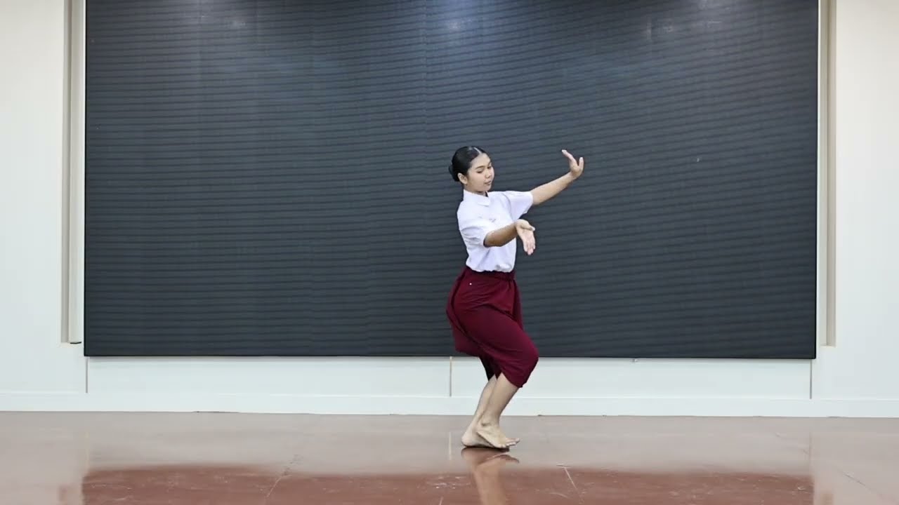นางสาวกัญญาพัชร์ สายสิงห์ ผู้สมัครคณะศิลปศึกษา สถาบันบัณฑิตพัฒนศิลป์