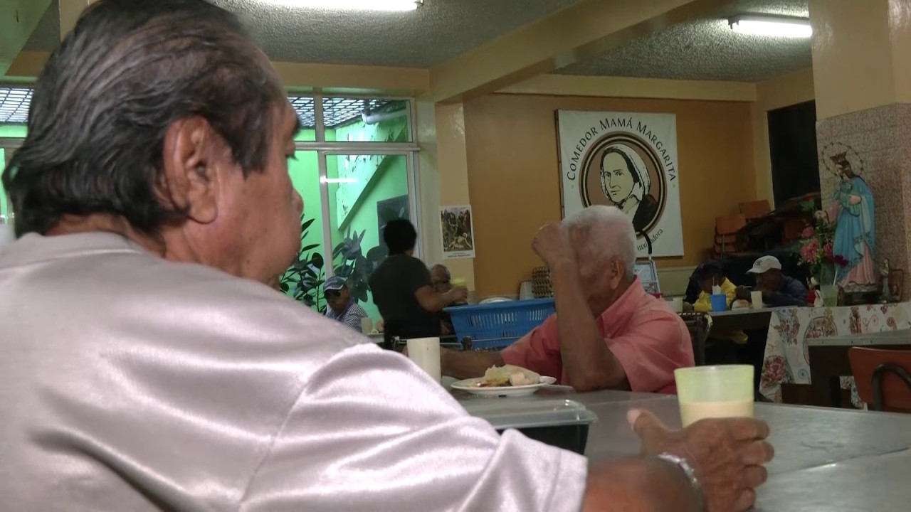 Alimentación para adultos mayores en comedor Mamá María