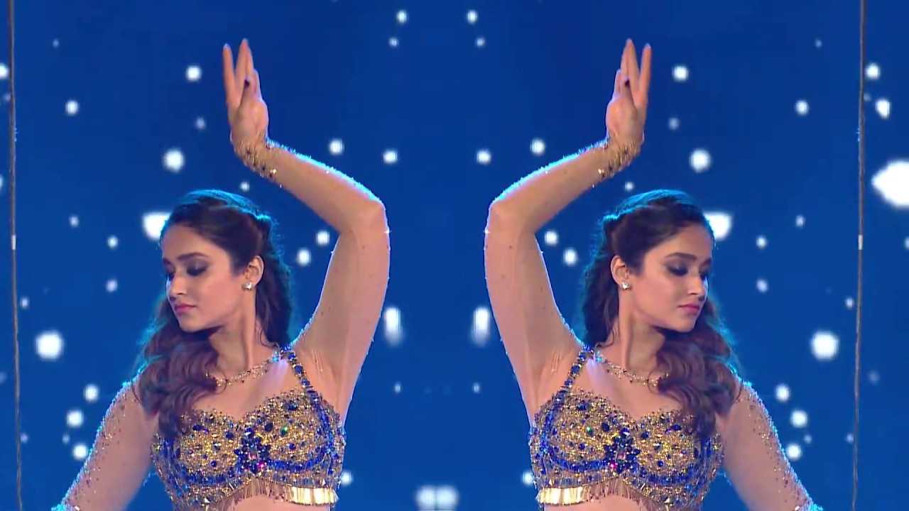 Ileana D'Cruz Hot Performance [LooqLocq]