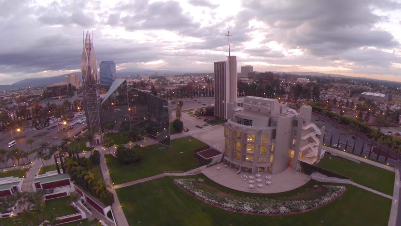 Inauguran la espectacular Christ Cathedral en California, un templo de cristal