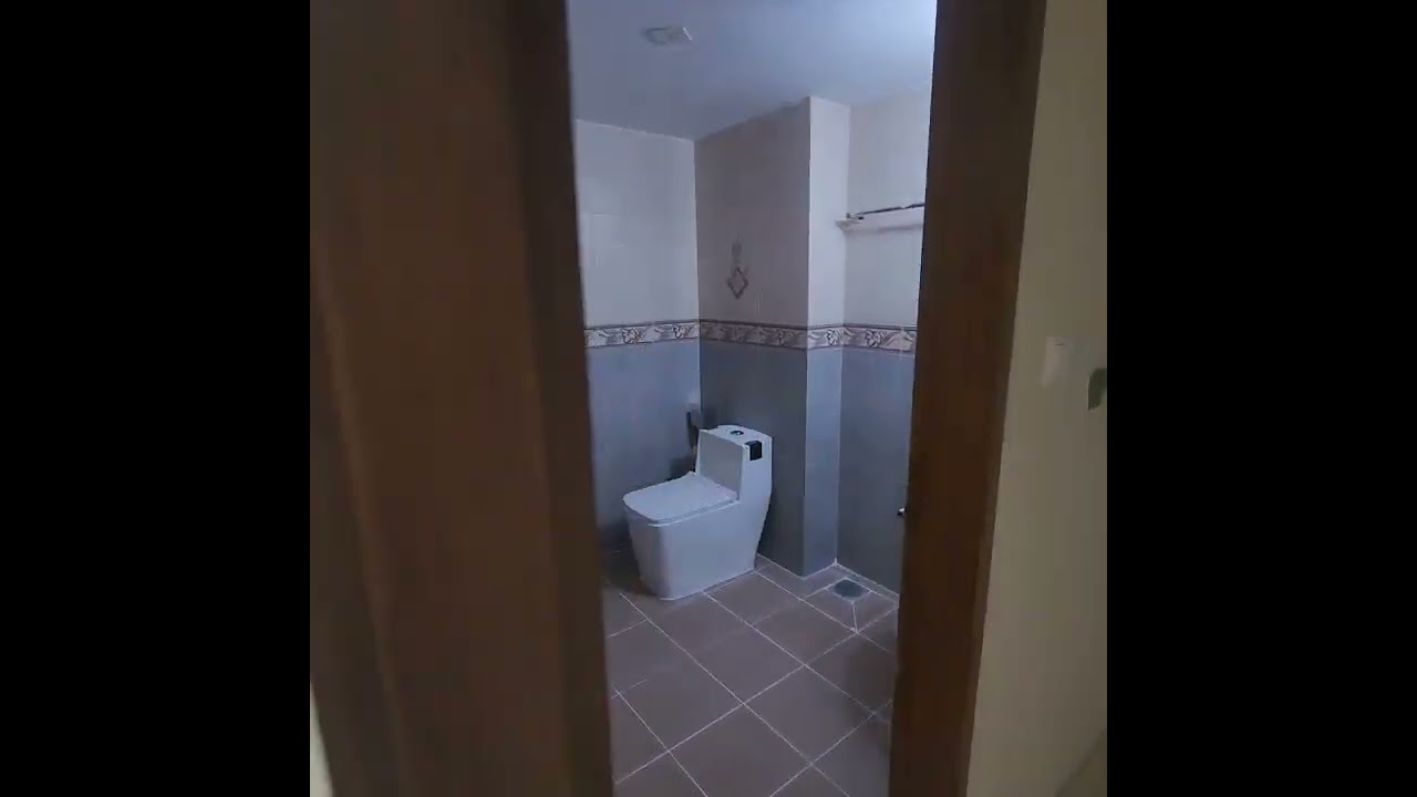 2000 SFT USED FLAT FOR IN SECTOR 7 UTTARA. #sale #flat #usedflat