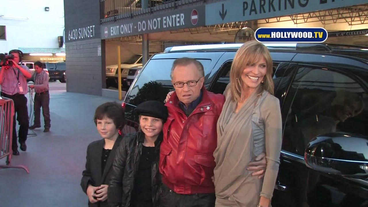 Larry King Brings Family to Last Show at CNN
