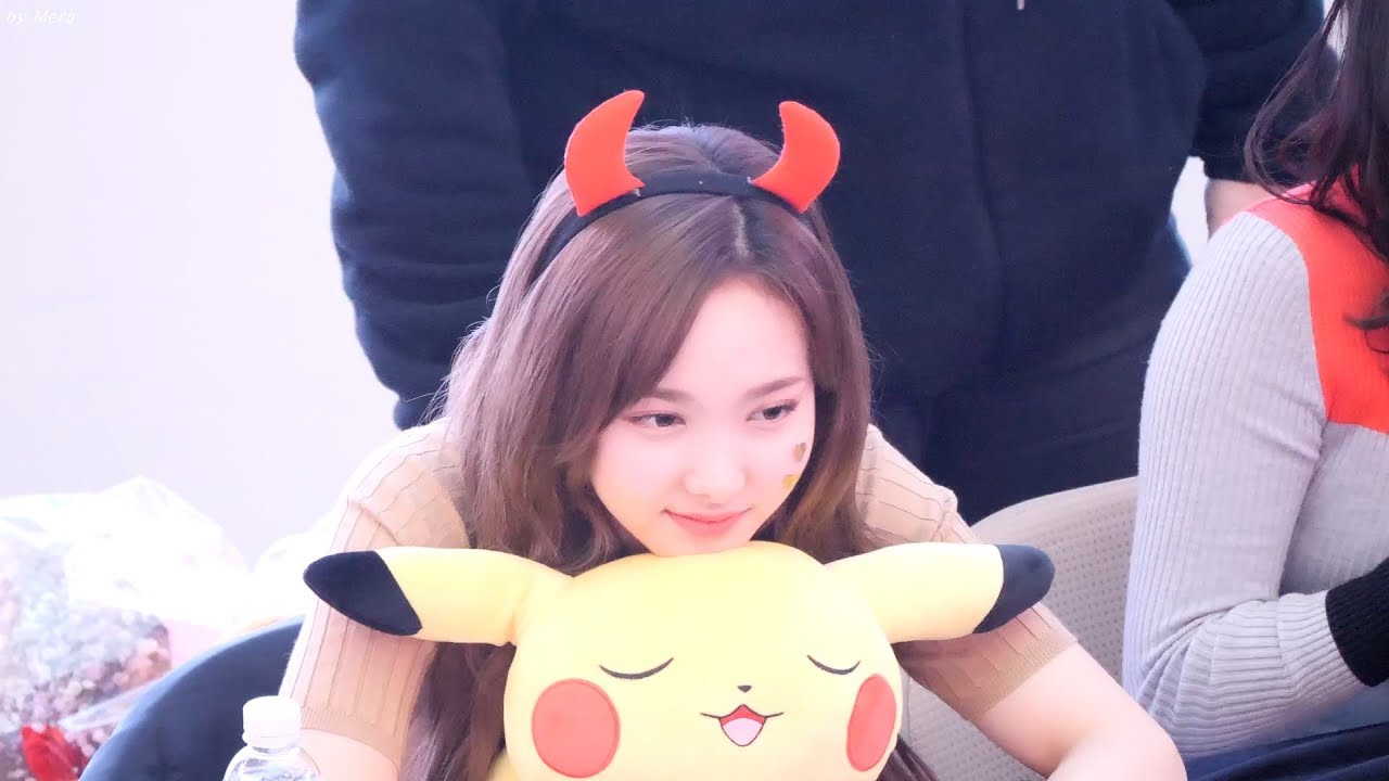 171126 트와이스 (TWICE) 팬사인회 피카츄 [나연] Na Yeon 직캠 Fancam (트와이스팬사인회) by Mera