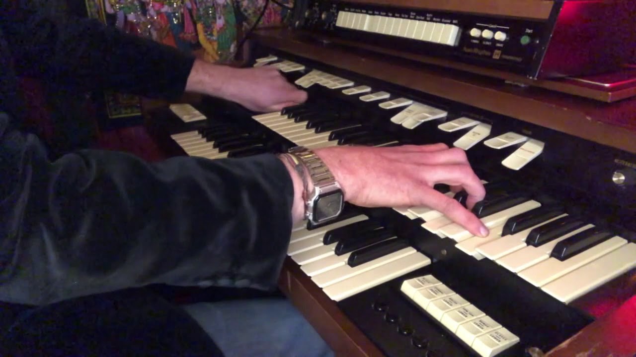 Messing around on my Hammond T202 Organ