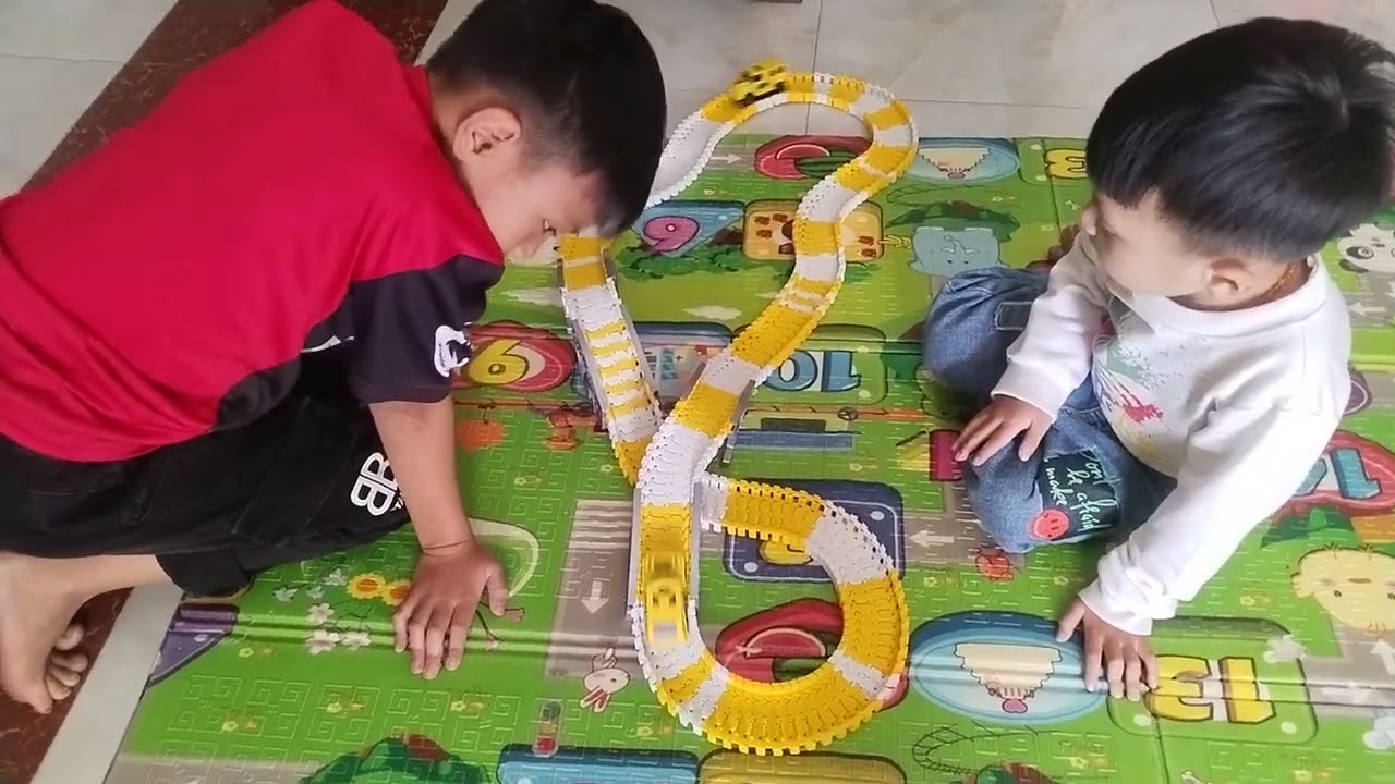 Mới tậu cho cu con oto đường ray đẳng cấp luôn