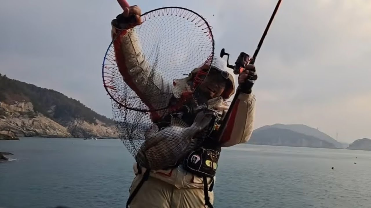 여수 개도 5짜 사냥 리벤지 1일차! #당두호 #감성돔 #전유동 #끄심바리 #낚시 #양수기 #fish #fishing #fishingvideo