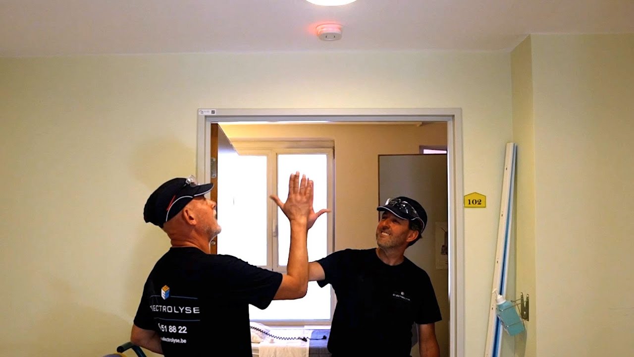 Devenir installateur électricien ? Voici à quoi ressemble ta journée !