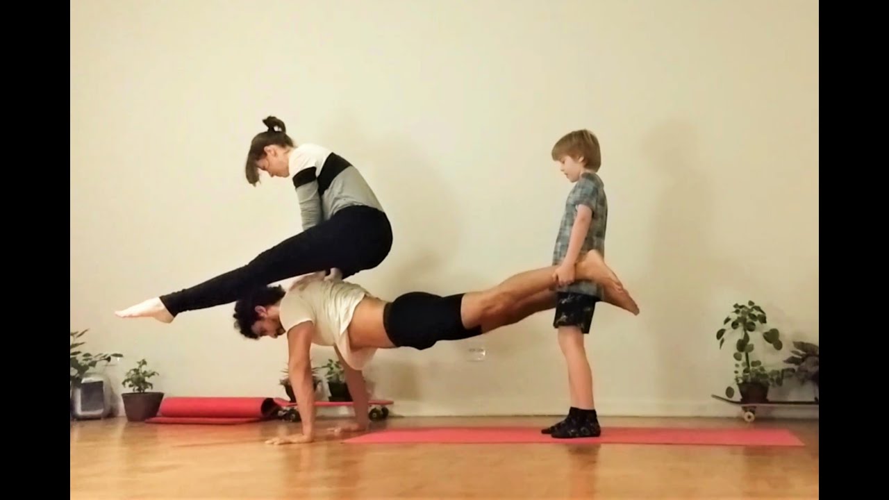 AcroYoga na Quarentena - Trio em casa (1)