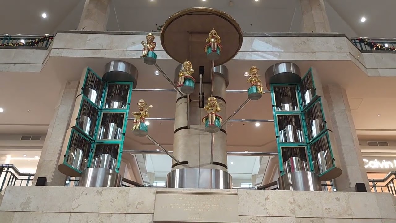 Plaza Senayan clock jam 12 hr kamis tanggal 25 Desember 2025 selamat hari natal!