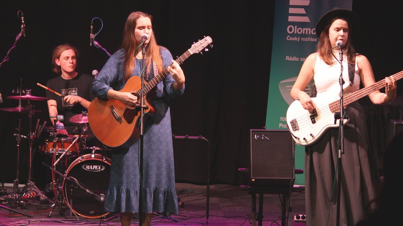 Folkrocková kapela Zkusmeto v Olomouci
