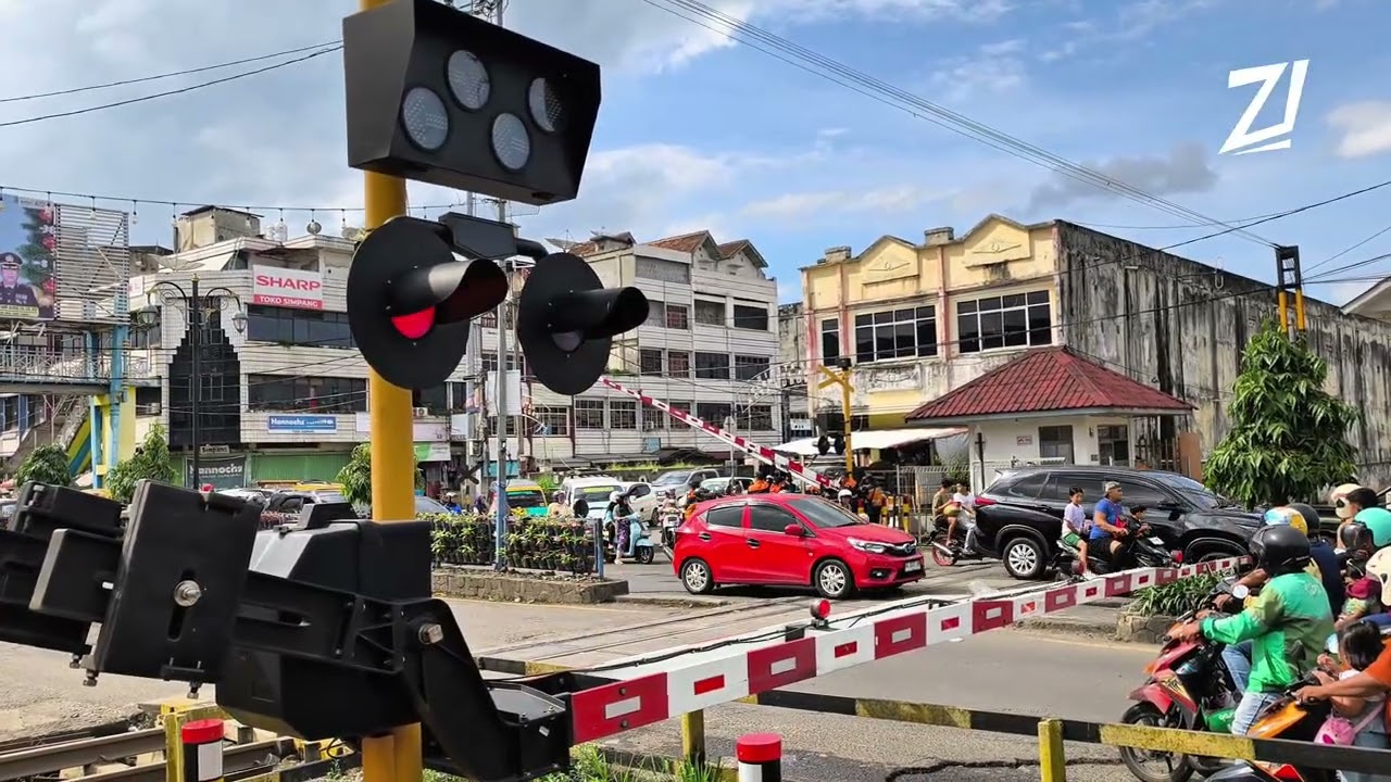 MOMENT Ketika Pemasangan Kembali Palang Pintu di Perlintasan Sebidang Lubuklinggau, Divre III