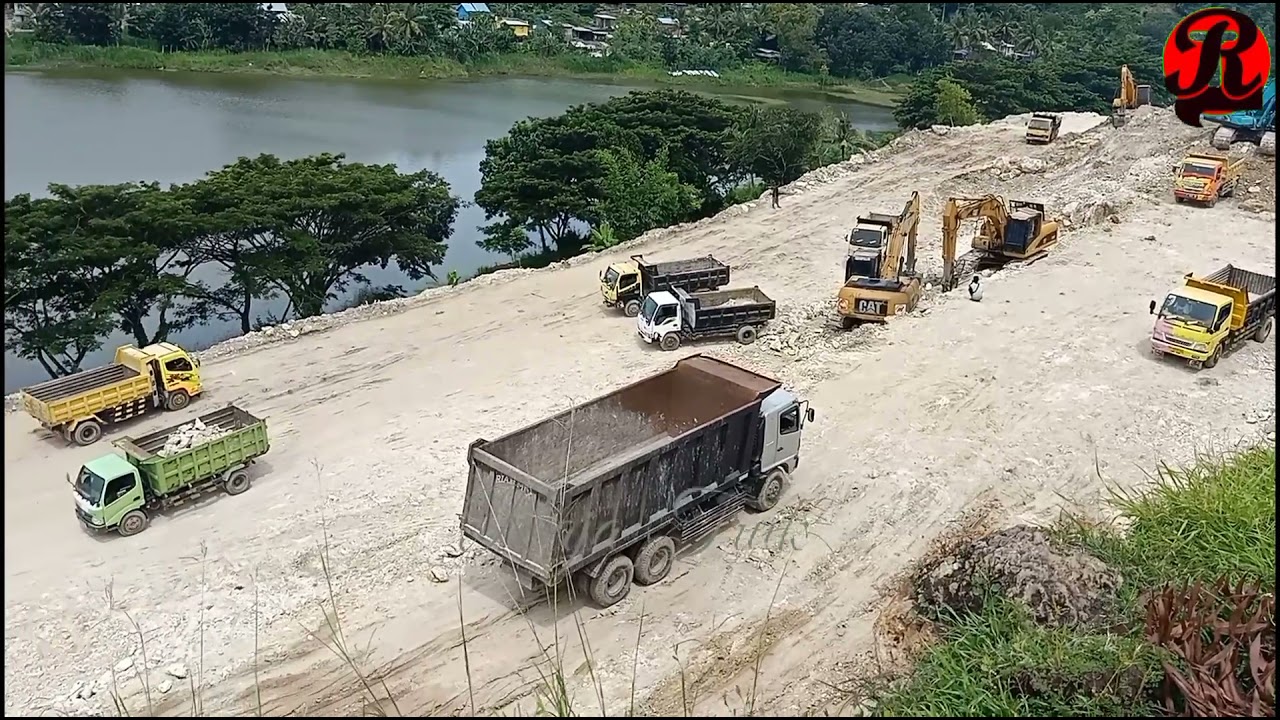 Waw  Gunung Ini Sudah Rata Untuk Jalan Bypass Mandalika dan pemandangannya sangat cantik