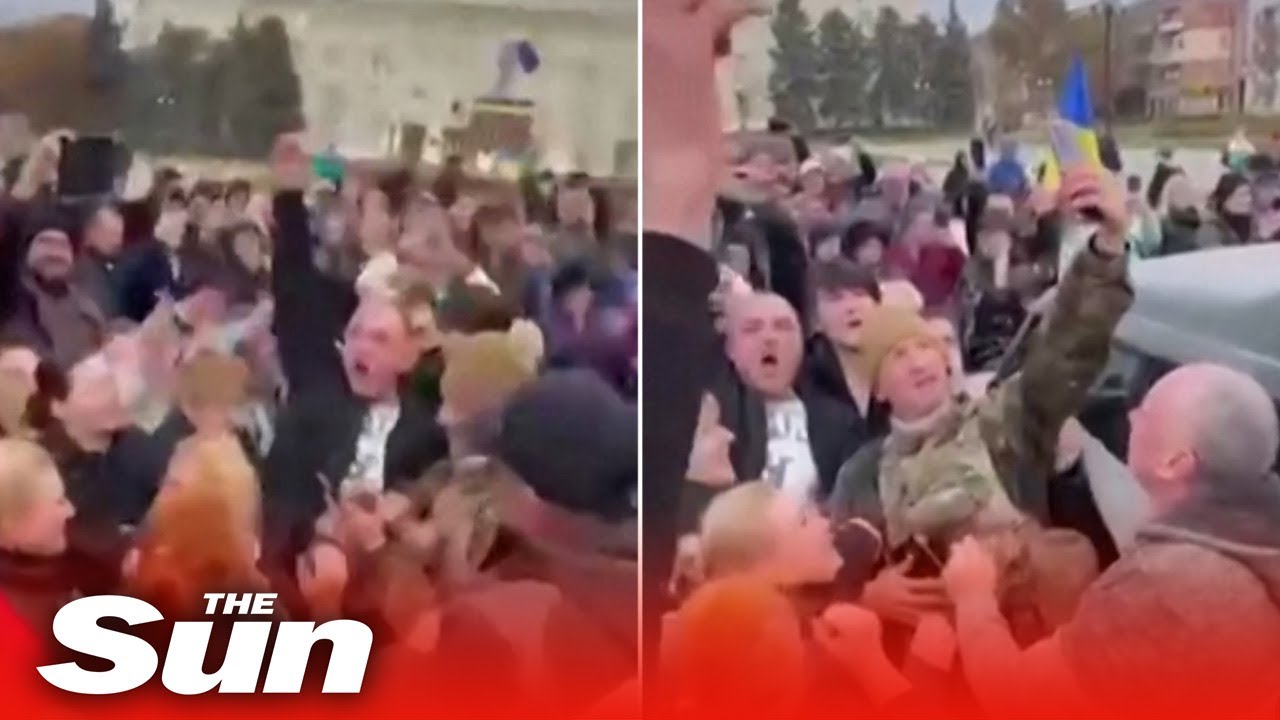 Ukrainian troops greeted with joy in Kherson city centre