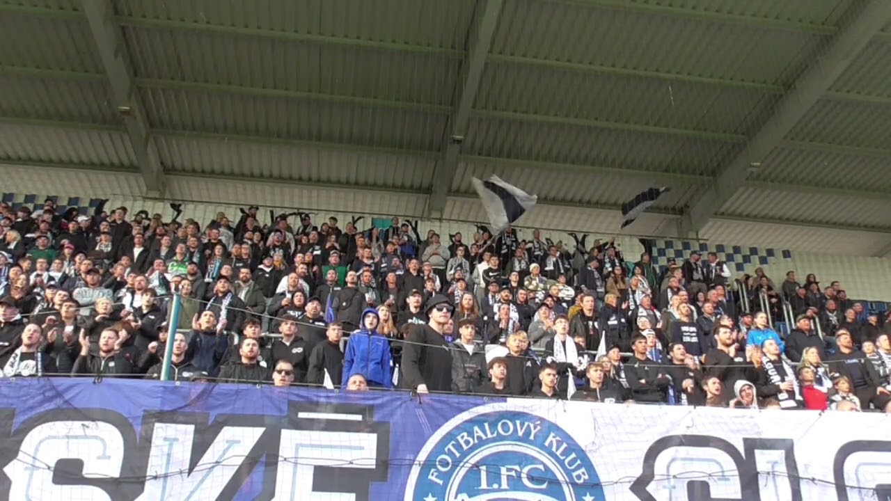 Fanoušci v zápase proti Spartě