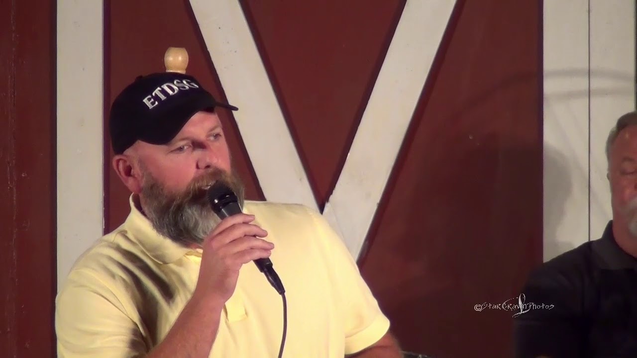 Lance Moore sings Looking For Love at the Gladewater Opry 10 21 17