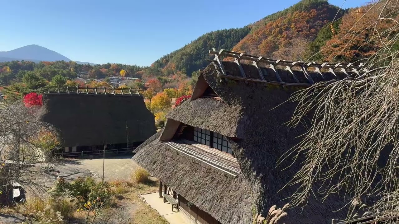 西湖いやしの里根場の秋の景色と富士山