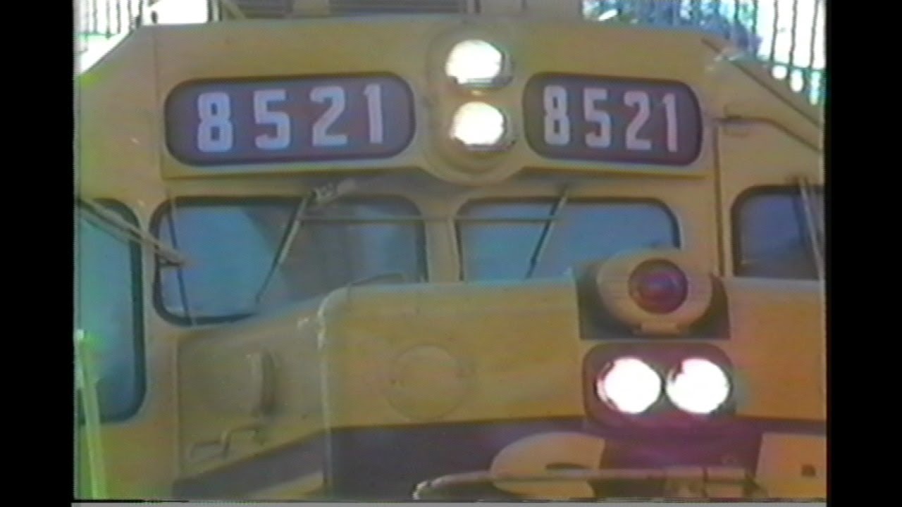 870. SOUTHERN PACIFIC SP 8521 with SPSF MERGER HELPER unit at Eugene Oregon in August 10 1986 with