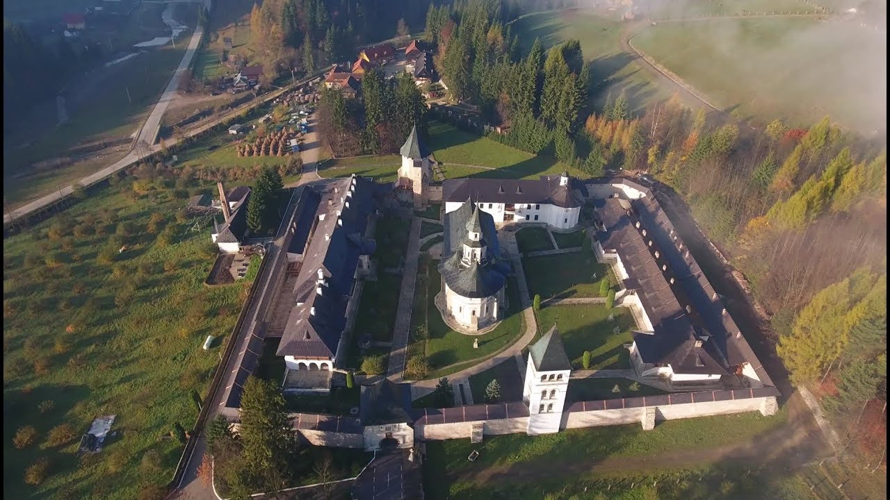 Mănăstirea Putna așa cum o vede cerul (imagini din dronă)