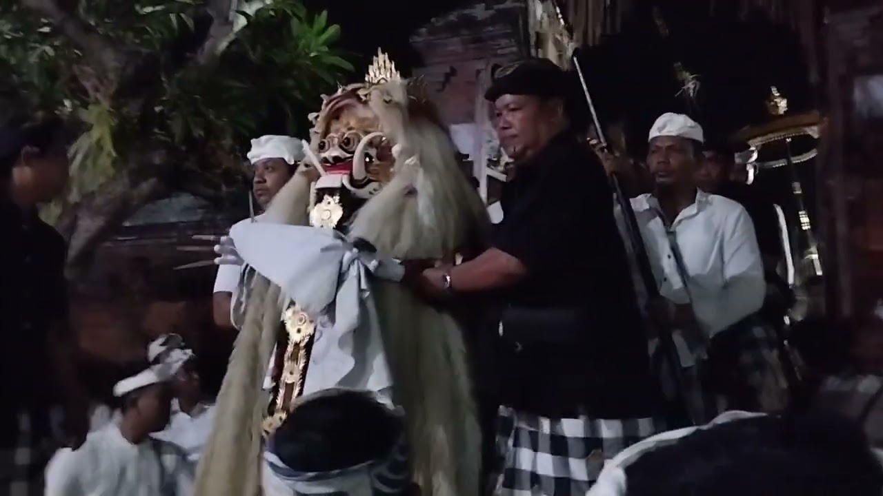 prembon penyalonarangan sane mamurda "PAMURTIAN DEWI DANU" sugra🙏 ida sesuhunan tedun napak pertiwi