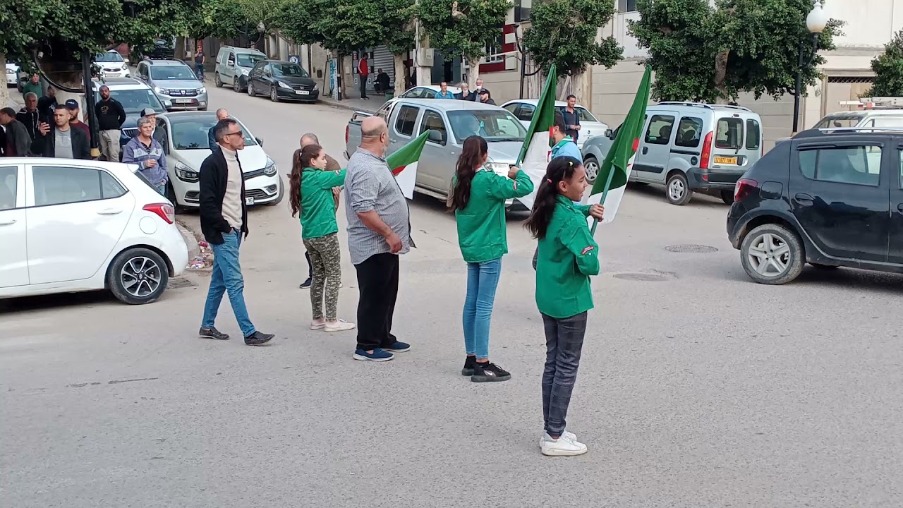 اول 1 نوفمبر في العيد استقلال في الجزائر العاصمه كشافه في الدويره