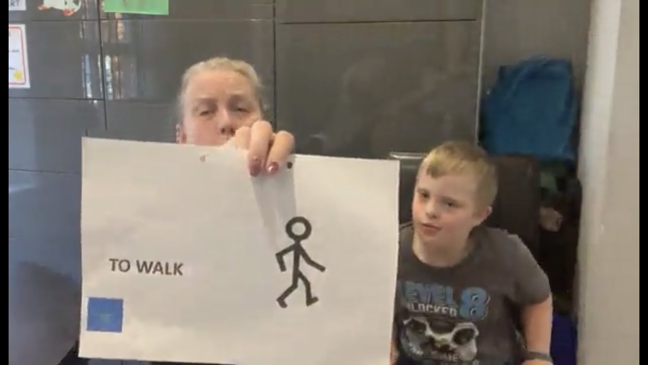 Makaton for ‘TO WALK’ 🚶🏼‍♀️🚶🏼