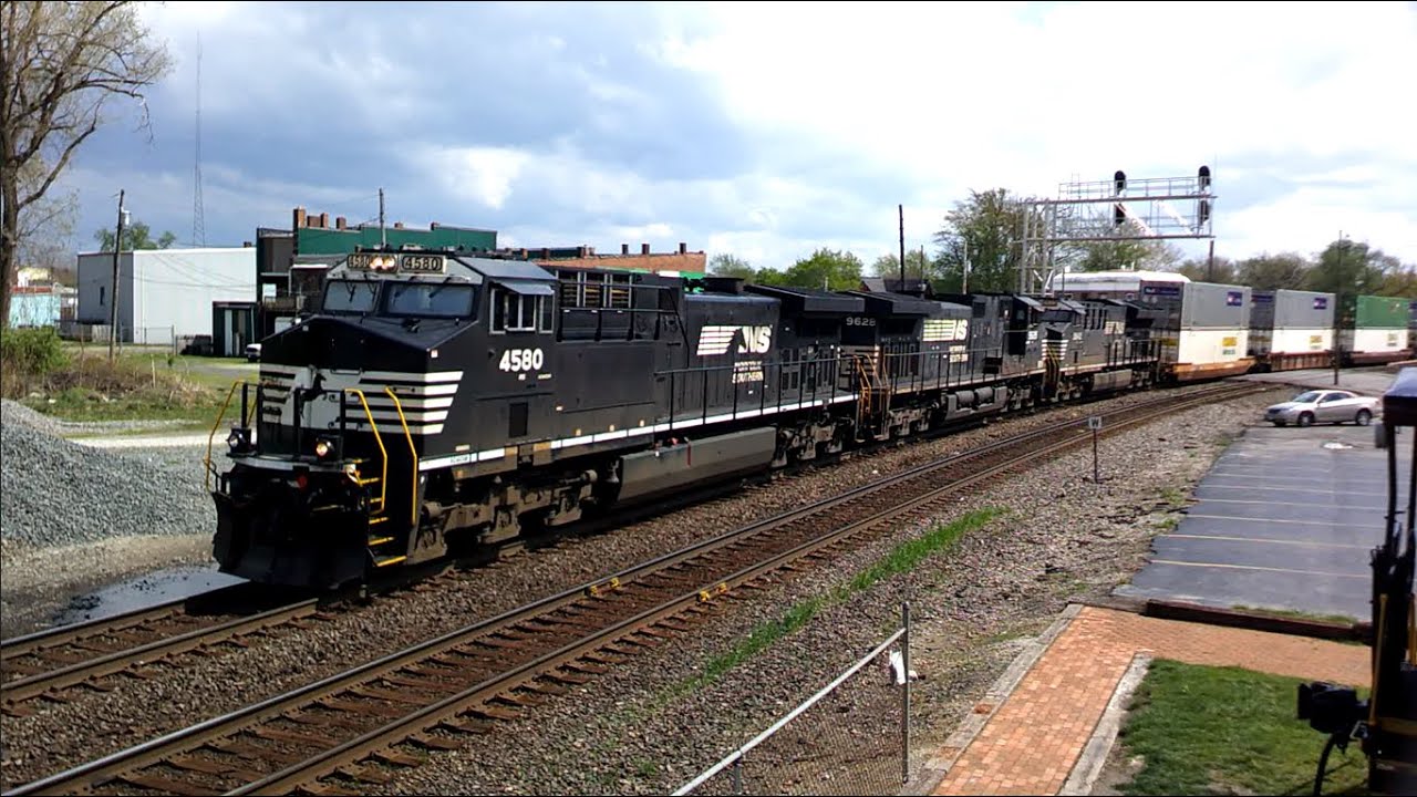 4/23/23 Marion, OH; NS 4580 leads an intermodal north