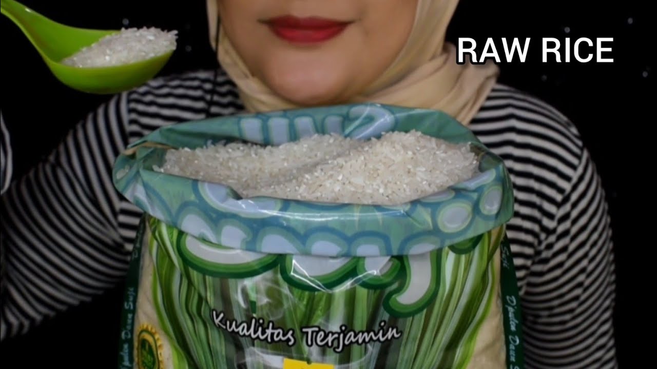 ASMR RAW RICE EATING || MAKAN BERAS MENTAH DIKARUNG PLASTIK