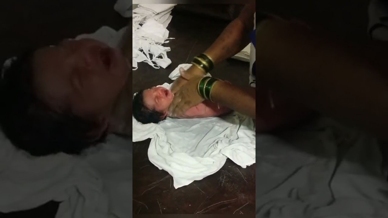 How to swaddle a newborn baby(Wrapping)...
