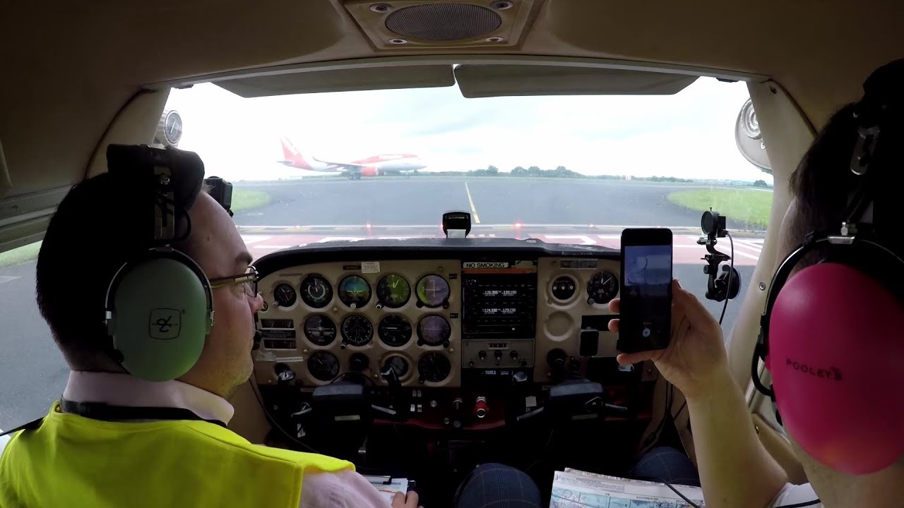 Liverpool to Elstree VFR with Luton Class D Zone Transit