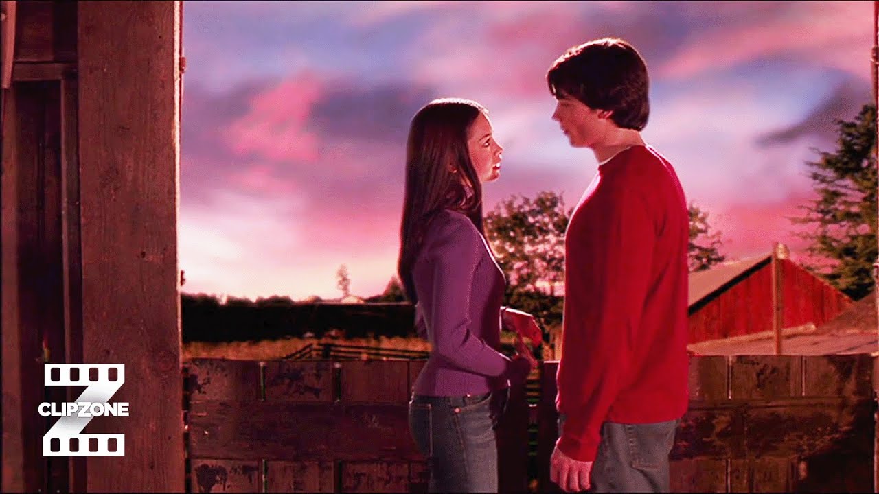 Smallville | Clark and Lana Almost Kiss | ClipZone: Heroes & Villains