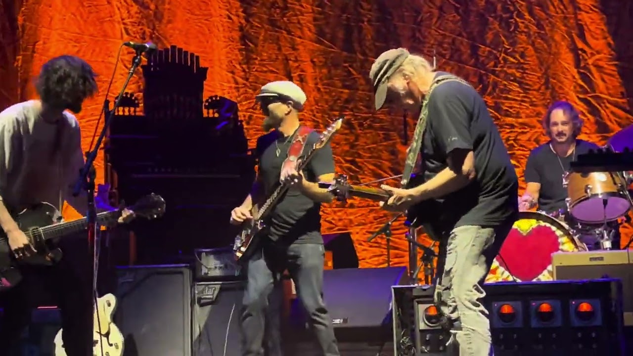 Neil Young & The Chrome Hearts -- Port Chester, NY - BIG TIME - Capitol theater - 23 september 2024