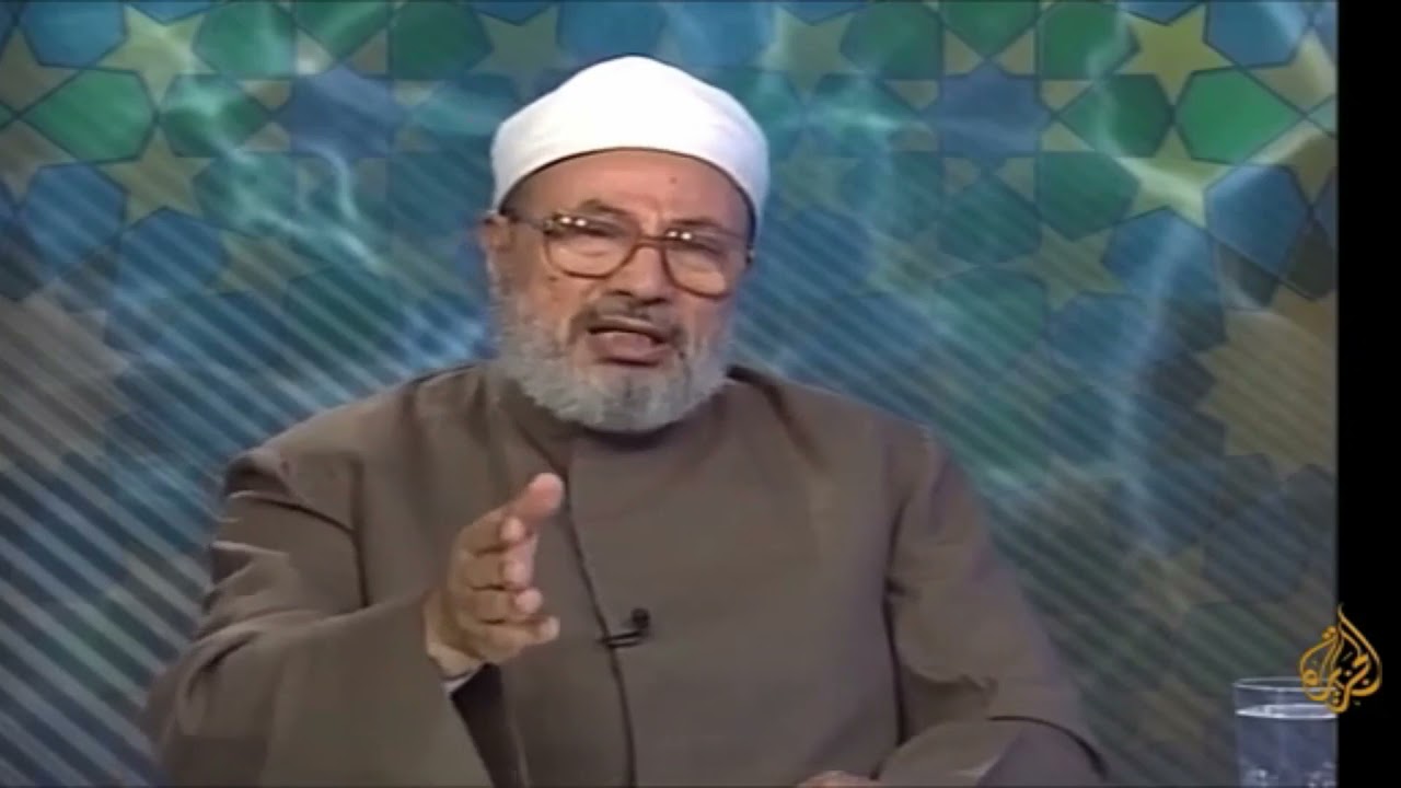 ما حكم العمل في مطعم او فندق يقدم الخمر ولحم الخنزير ؟وحكم الحج من هذا المال؟|| الشيخ القرضاوي