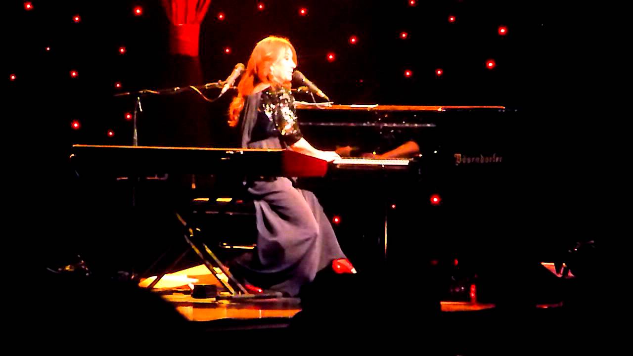 Tori Amos - Love Song - Chicago 2011