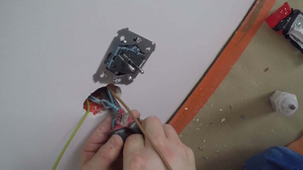 Jak upchnąć dużą ilość kabli w puszce???Podłączenie podwójnego schodowego???