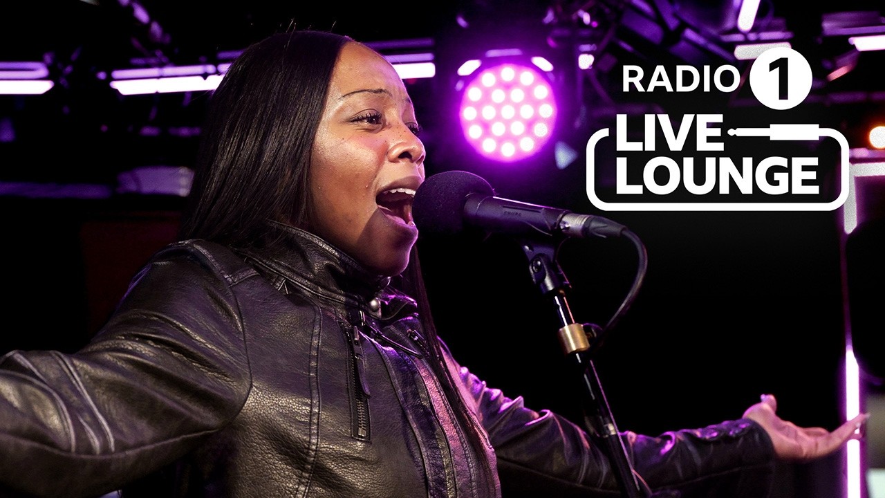 Rachel Chinouriri - brand new chanel$ (Slayyyter cover) in the Radio 1 Live Lounge