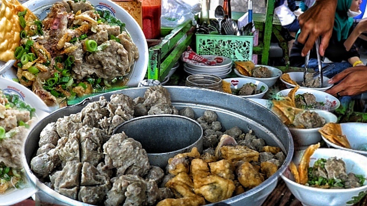 BAKSO URAT!!! VIRAL DI KOTA KEDIRI BAKSO PAK KUMIS-Kuliner kediri