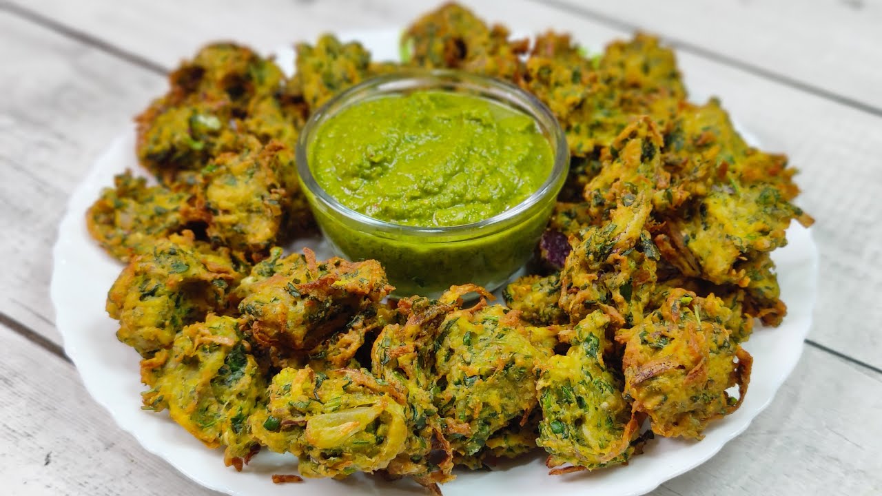 आलू और मेथी के करारे और चटपटे पकोड़े बनाने की विधि | Aloo -Methi Ke Crspy Pakode Recipe