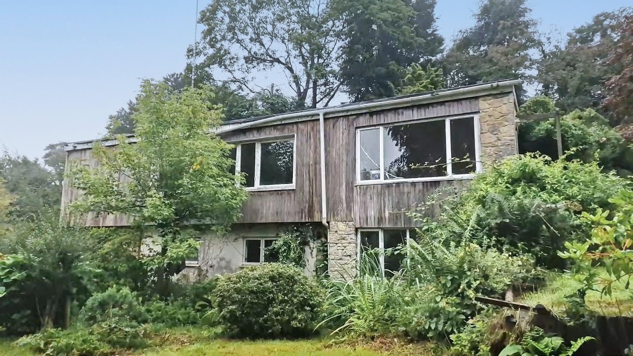 Unbelievable Find at this ABANDONED House!